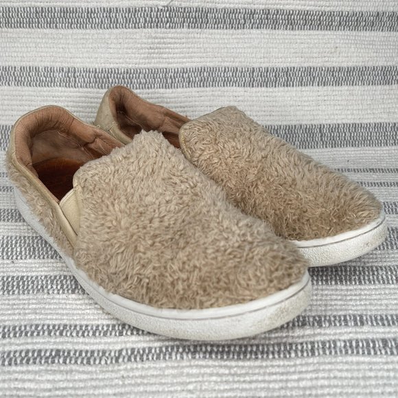 UGG ricci faux sheepskin slip-on sneakers 8 - Picture 1 of 8
